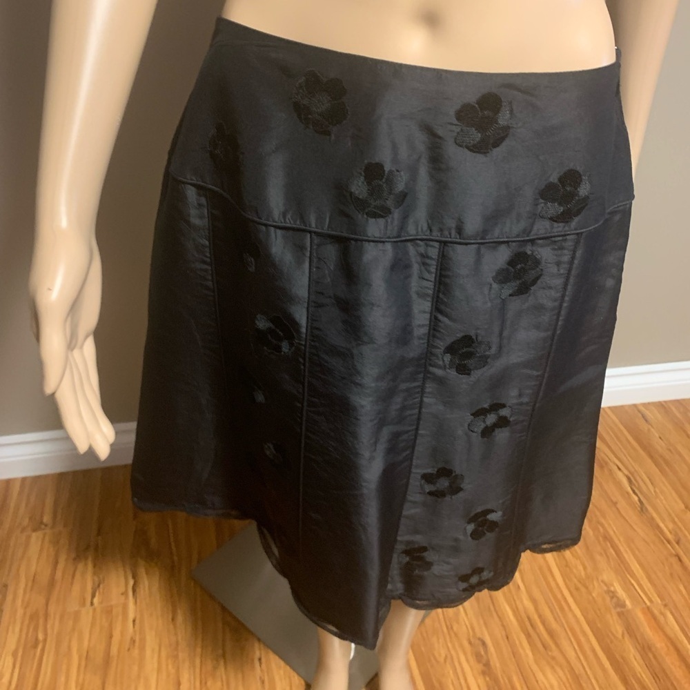 VINTAGE Creton 100% Silk Skirt From Denmark Black w/ Embroidered Flowers Size 10